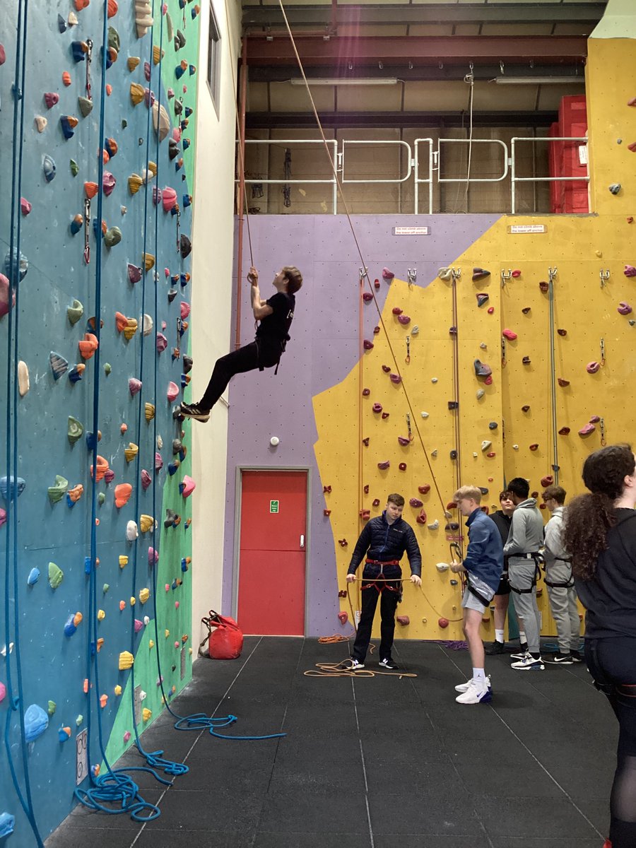 WeaversAcademy's tweet photo. Gravity is just a suggestion 🧗‍♂️ Day one and two for the GCSE PE Rock Climbers completed. 6 hours to go. Well done guys. #TeamWeavers #PEdepartment #Sport #PhysicalEducation #UTA #rockclimb #GCSEPE @thepinnaclewall https://t.co/iBhwpijfMw