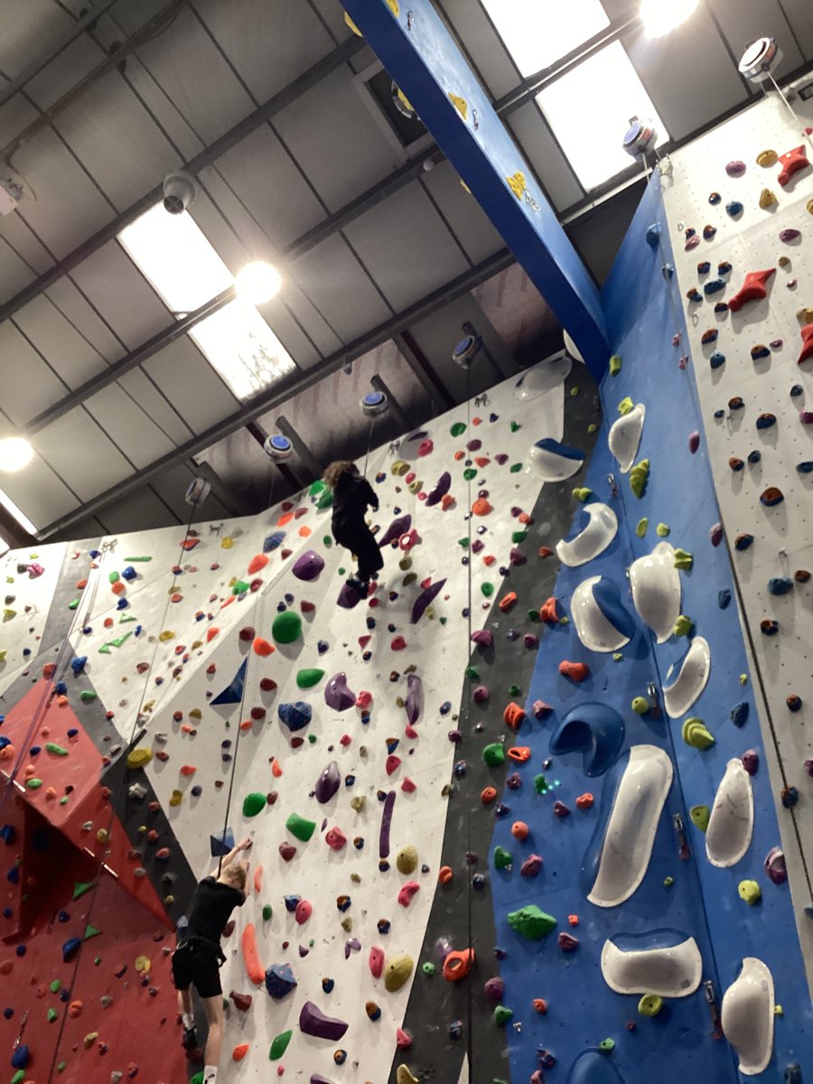 WeaversAcademy's tweet photo. Gravity is just a suggestion 🧗‍♂️ Day one and two for the GCSE PE Rock Climbers completed. 6 hours to go. Well done guys. #TeamWeavers #PEdepartment #Sport #PhysicalEducation #UTA #rockclimb #GCSEPE @thepinnaclewall https://t.co/iBhwpijfMw