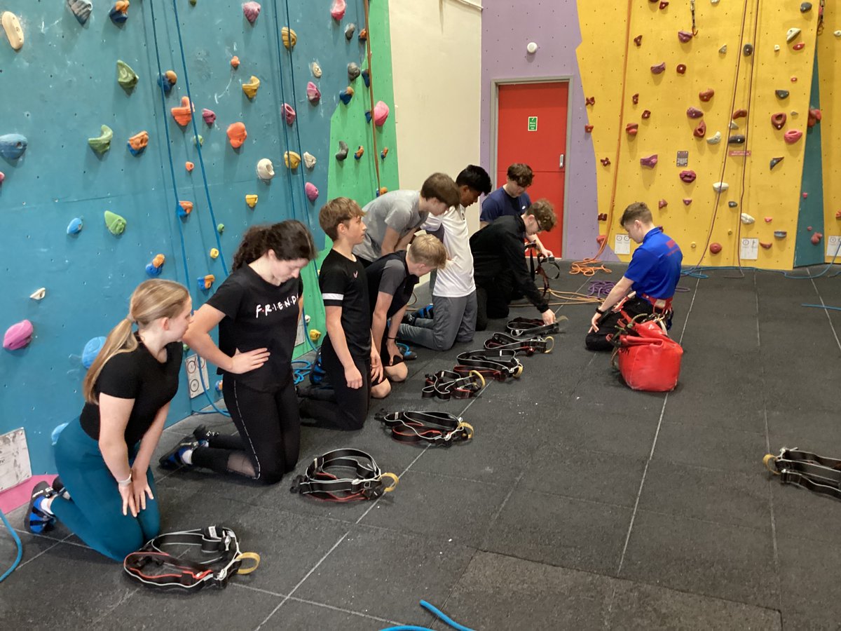 WeaversAcademy's tweet photo. Gravity is just a suggestion 🧗‍♂️ Day one and two for the GCSE PE Rock Climbers completed. 6 hours to go. Well done guys. #TeamWeavers #PEdepartment #Sport #PhysicalEducation #UTA #rockclimb #GCSEPE @thepinnaclewall https://t.co/iBhwpijfMw