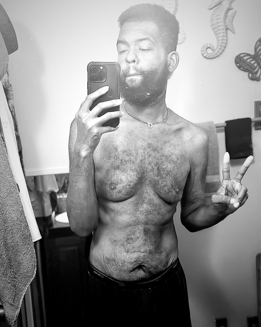 ThatsMrIJD2U's tweet photo. This might not mean nothing to y’all but I remember just a month ago looking in the mirror and my RIBS were staring back at me! What a difference… #MyProgress #ImComingBack #HappyTuesday #GoodMorning https://t.co/cDpyIVpzg8