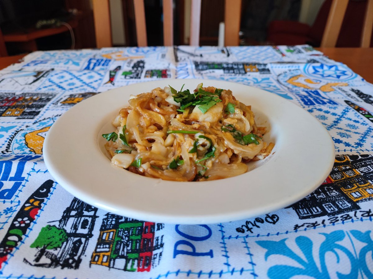 manuelbamar's tweet photo. Bacalao a bras con patatas paja hechas a mano. Tremendo https://t.co/ny3uoF6WkE