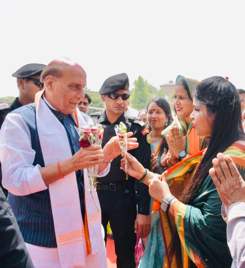 PSGangania's tweet image. आज ज़िला गौतमबुद्ध नगर, विधान सभा क्षेत्र दादरी 62 में &quot;विशाल जनसभा&quot; को सम्बोधित करने आए देश के यशश्वी रक्षा मंत्री मा.श्री @rajnathsingh जी का,  उनके आगमन पर हार्दिक स्वागत एवं अभिनंदन किया! 

#psgangania #Rajnath #BJP4India @Gajendramavibjp