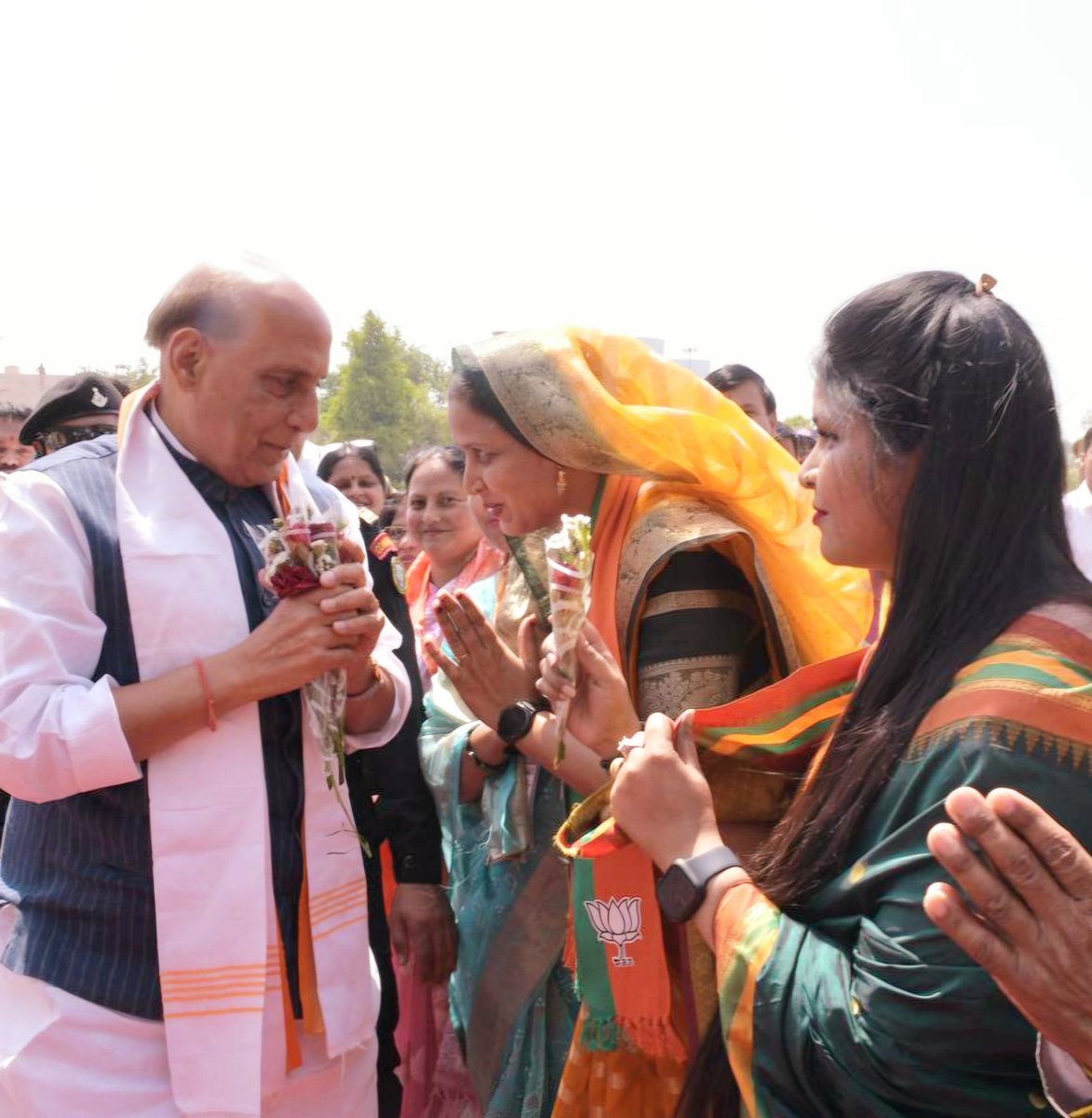 PSGangania's tweet image. आज ज़िला गौतमबुद्ध नगर, विधान सभा क्षेत्र दादरी 62 में &quot;विशाल जनसभा&quot; को सम्बोधित करने आए देश के यशश्वी रक्षा मंत्री मा.श्री @rajnathsingh जी का,  उनके आगमन पर हार्दिक स्वागत एवं अभिनंदन किया! 

#psgangania #Rajnath #BJP4India @Gajendramavibjp