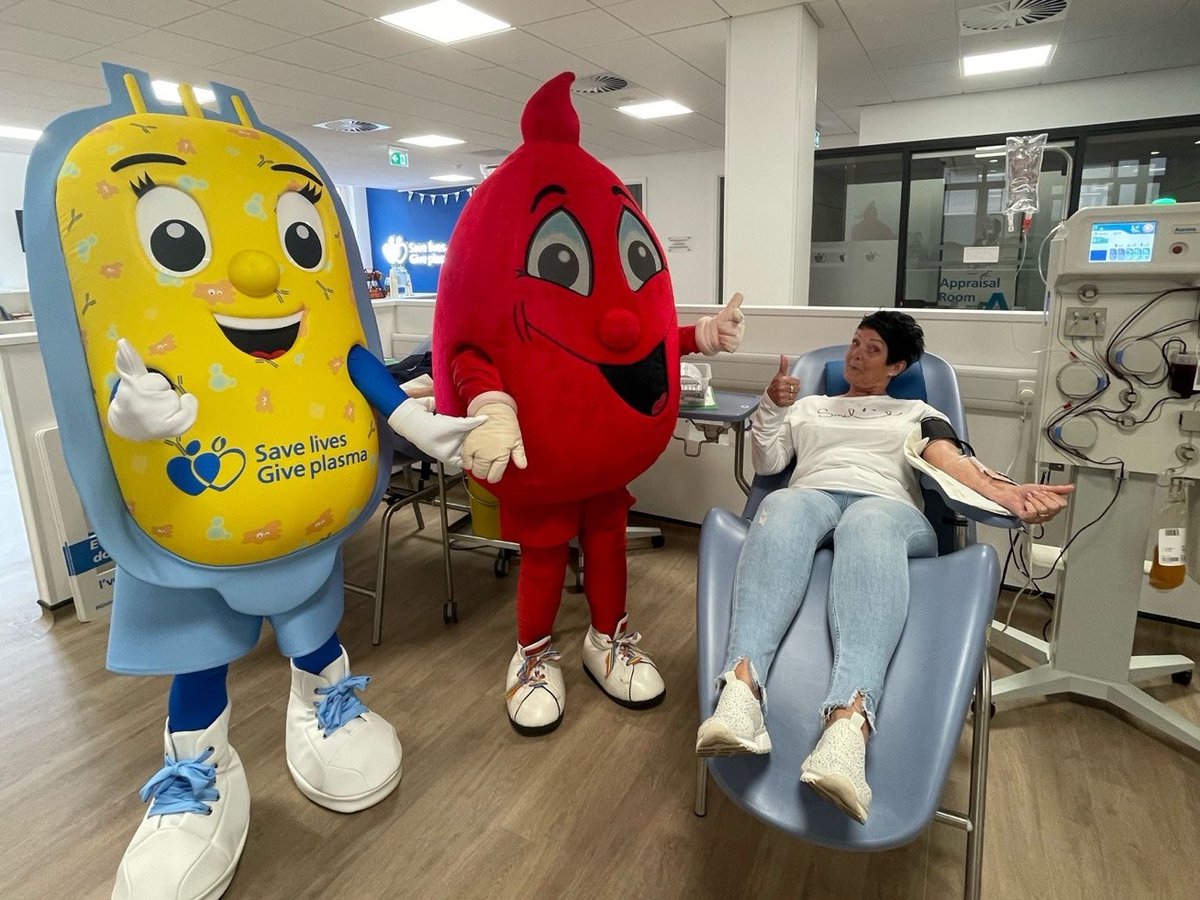A warm welcome to Pip, the newest member of the NHS Blood and Transplant team!

Pip joins Billy Blood Drop in our mascot family and is on a mission to recruit new donors to our 3 plasma donor centres in Birmingham, Reading and Twickenham. 💙

#PlasmaDonationWeek