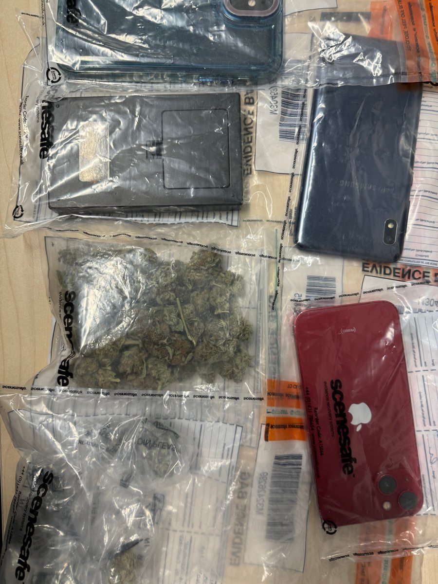 The cannabis and mobile phones pictured here were seized by officers yesterday following a stop/search & arrest behind ASDA in #Gosport and a search at a nearby address. Drugs supply is often linked to violence & exploitation, and has no place in our communities. #NotInOurTown