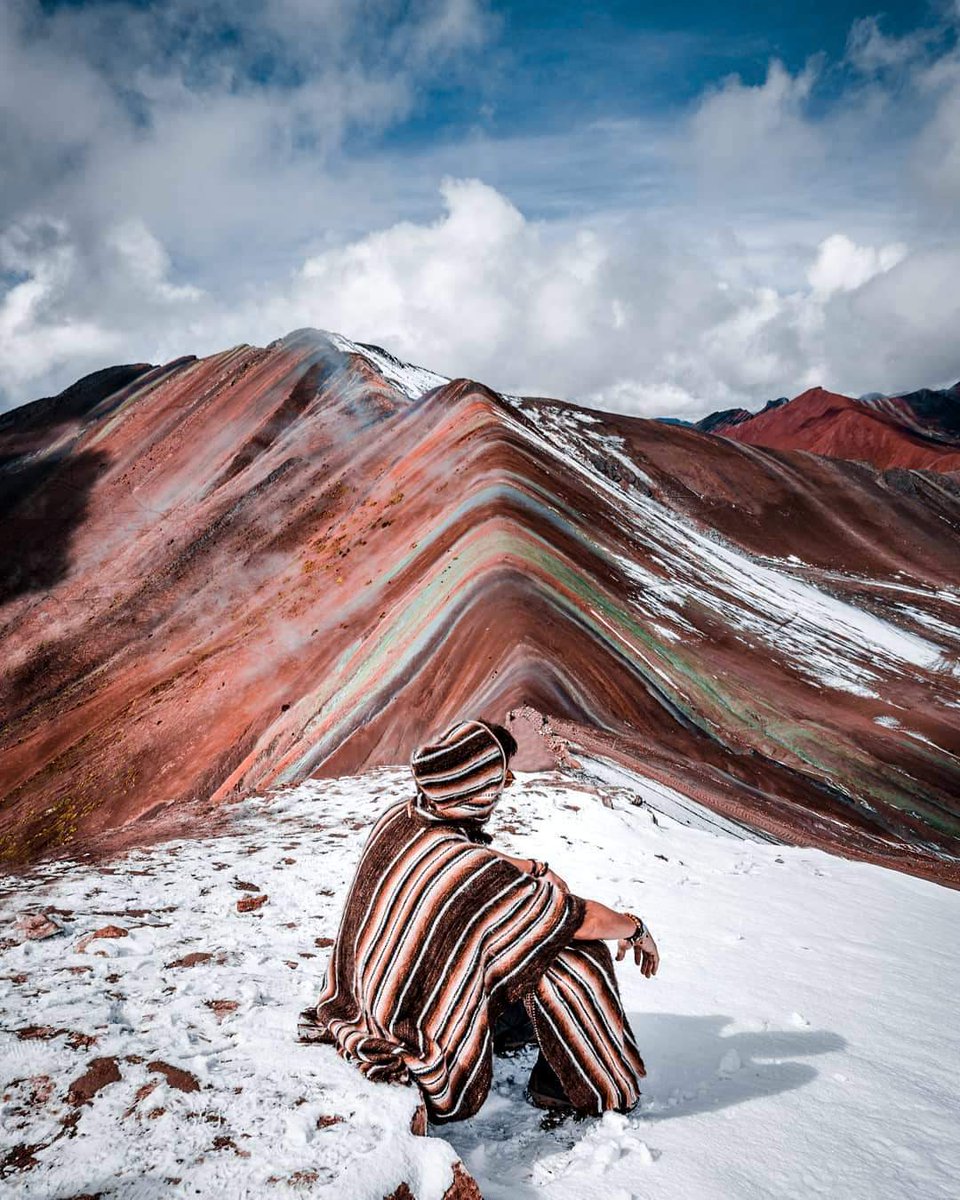 incaterraperu's tweet photo. VINICUNCA; LA MAJESTUOSA MONTAÑA DE 7 COLORES 🌈 #CUSCO - #PERÚ 🇵🇪

La montaña se ubica en los Andes en Cusco a solo 3 horas del centro histórico y está a una altura de 5,200 metros sobre el nivel del mar. 
#incaterraperu  #cuscoincaterra

📸: Créditos al autor 🏅 https://t.co/J0yu5AgA2b
