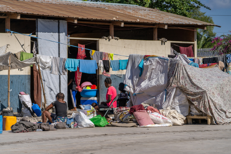 As healthcare systems collapse and nearly 100,000 leave Capital Port-au-Prince, we continue to support the people of #Haiti in crisis. Wherever I go, parents tell me they simply want safety, education and good health for their children. @IOMHaiti