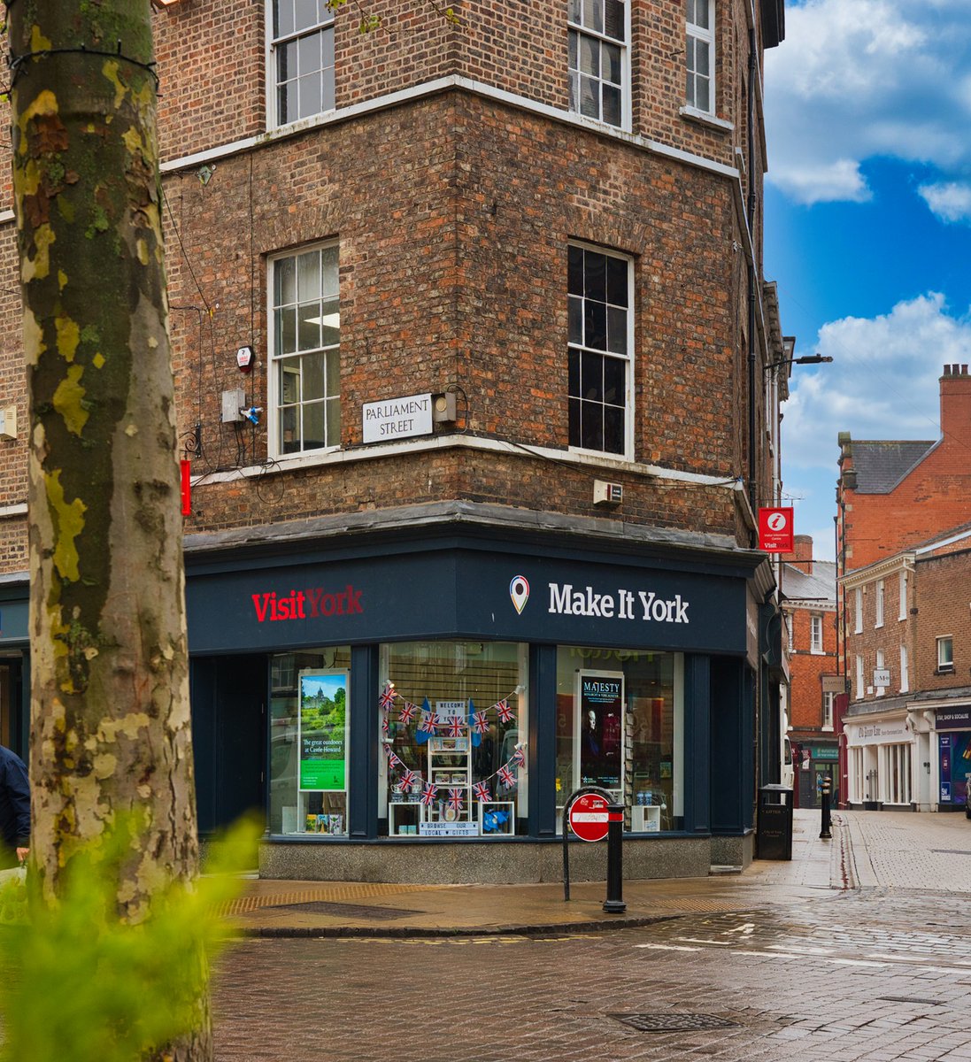 Visiting York? Drop by our Visitor Information Centre, based in the heart of the city. ❤️ Our friendly assistants are on hand with expert local knowledge on attractions, travel information, places to eat, shops and events to help plan your trip. visityork.org/vic