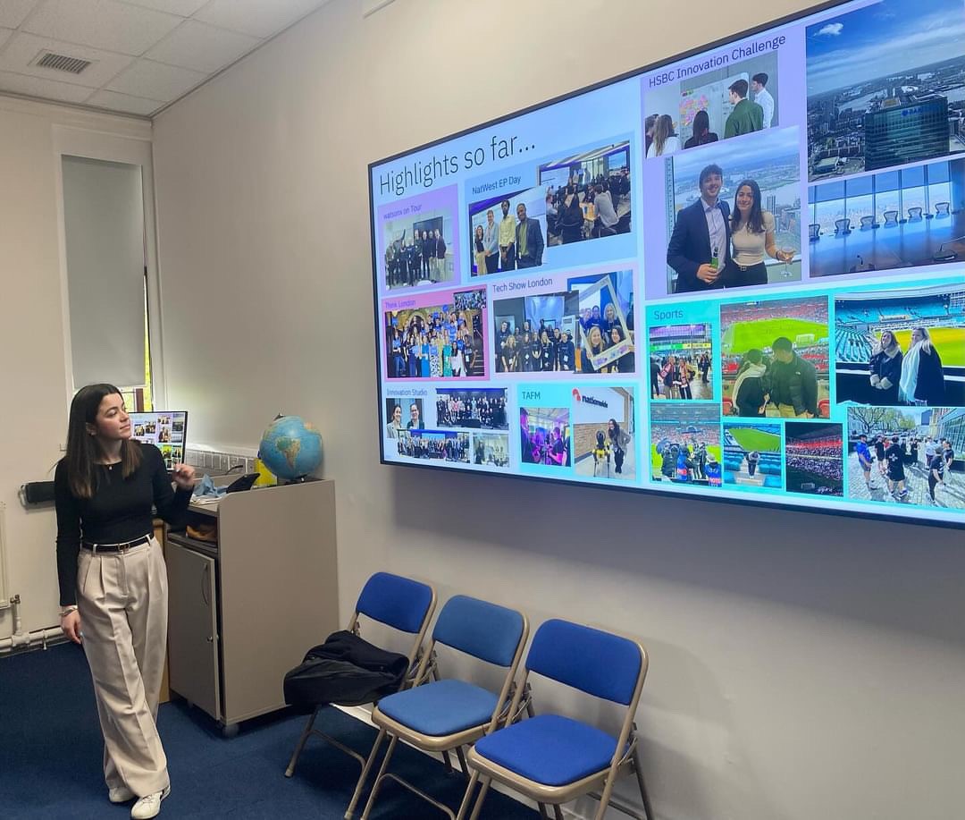 StPetersYork's tweet photo. Yesterday #StPetersCareers welcomed OP Yasmin Hardaker to discuss career pathways and resources such as IBM SkillsBuild.
From joining St Peter's 8-13 at 8 years old, to now working for IBM in London, Yasmin described her return as a "full-circle moment".
#StPetersTogether | π€ https://t.co/67kAMDTRvr