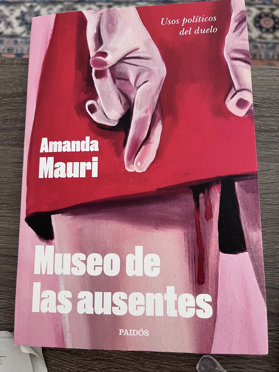 💜 #DiaDelLibro 💜 #MuseoDeLasAusentes de ⁦@amandamriver⁩: “El feminismo es un espacio de encuentro que se construye sobre una pérdida compartida… Violencia y silenciamiento” ⁦@EdicionesPaidos⁩