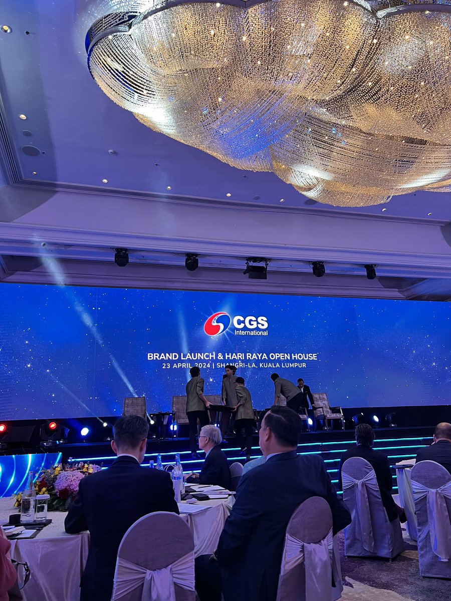 IdiIrwan's tweet photo. Congratulations CGS INTERNATIONAL of your brand launch today. Good crowd and I thoroughly enjoyed the panel speakers moderated by @Khairykj Expected a one sided discussion on China trade with Malaysia but it turned out to be China Unchained. Some jabbing questions but eloquently https://t.co/4YGWwOqjiI