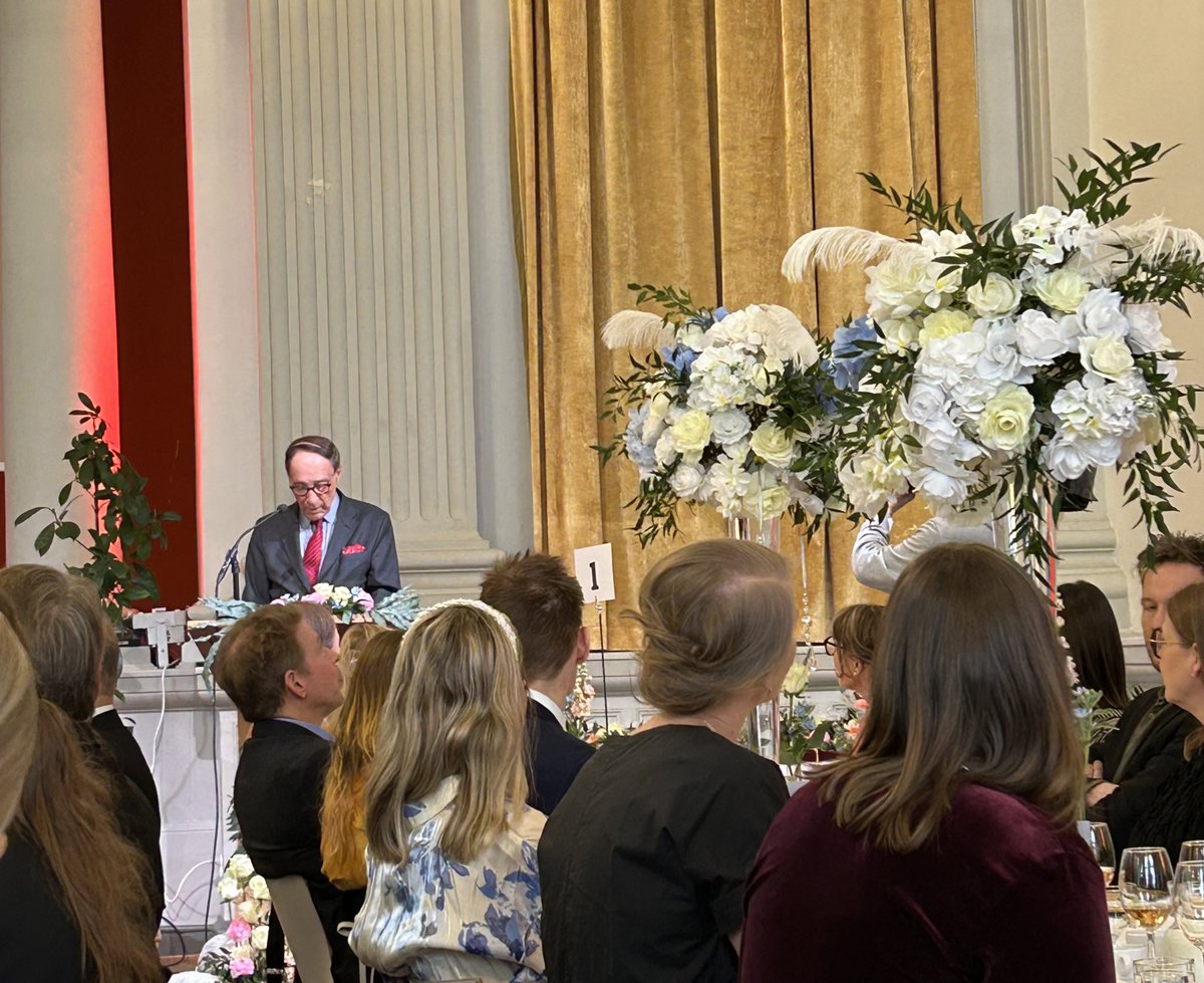 Minister Pär Stenbäck tilldelades idag Folkbildningspris 2024 av SFV. Han gav en skarp samhällsanalys med fokus på #bildningen’s betydelse för #demokrati. Varmt grattis å <a href="/finsv4h/">Finlands svenska 4H</a> #unga #hållbartlärande #aktivtmedborgarskap