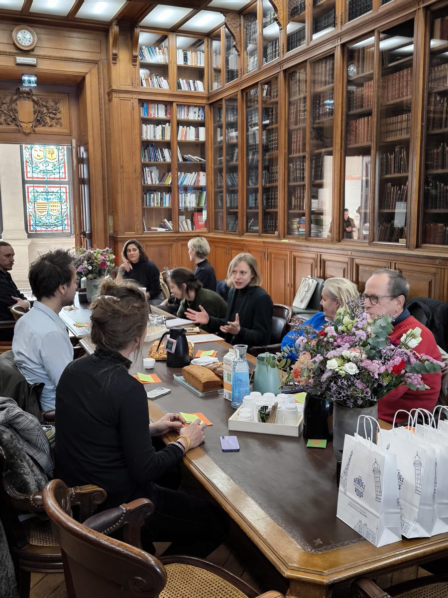 🌟 Après une délibération intense, notre jury a fait son choix ! Le visuel sélectionné pour les préservatifs de la ville met en avant l'importance cruciale du consentement. Un message fort et clair dans notre engagement pour la prévention et le respect🎨