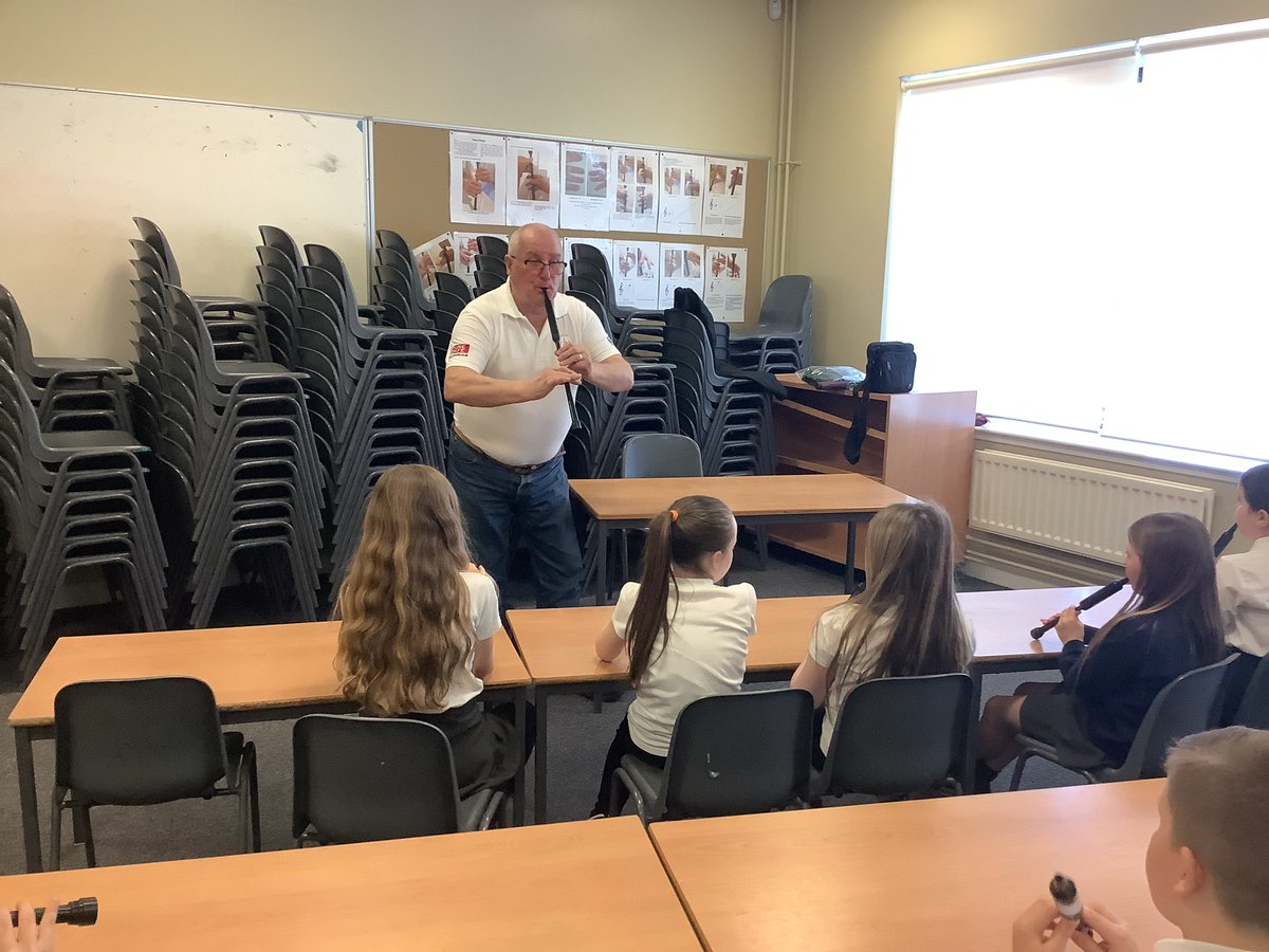 GlenboigPrimary's tweet image. Well done to all our Chanter pupils this week, it is amazing to hear the progress they are making with @CCPG2023 Happy Birthday sounds so clear that Jim is now teaching them all a new tune today 🎶 🎵 
#chanter
#piping #bagpipes
#musiclessons