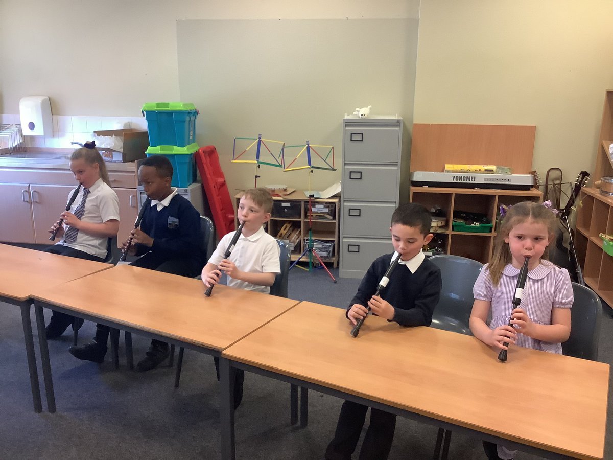 GlenboigPrimary's tweet image. Well done to all our Chanter pupils this week, it is amazing to hear the progress they are making with @CCPG2023 Happy Birthday sounds so clear that Jim is now teaching them all a new tune today 🎶 🎵 
#chanter
#piping #bagpipes
#musiclessons