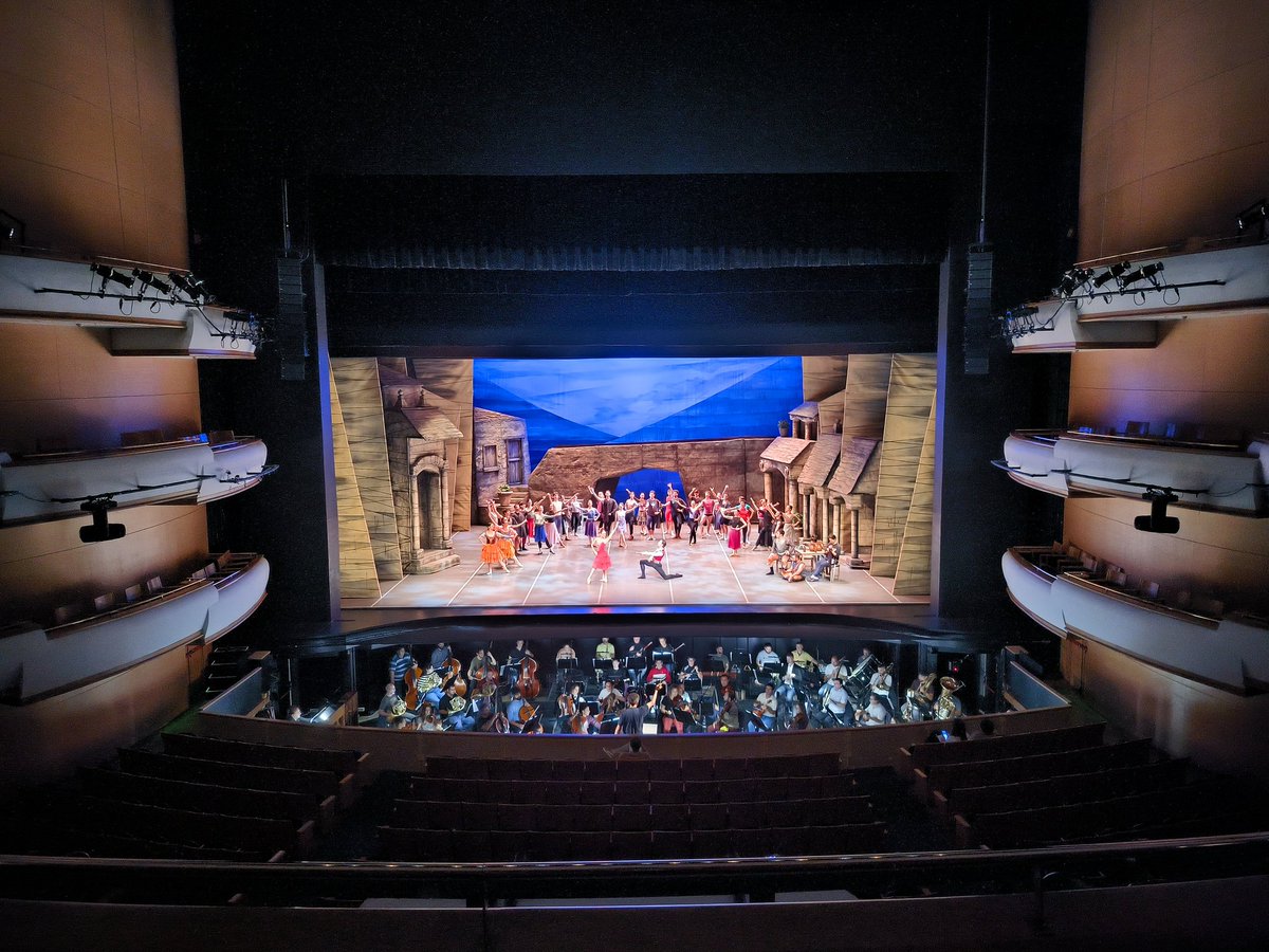 RomanoDani's tweet photo. El BNS y la #OSSODRE  ensayan el precioso ballet Don Quijote 
Que estrena  el día 27 de abril y va  hasta el 12 de mayo en el @AuditorioSodre https://t.co/XeKddbnpEq