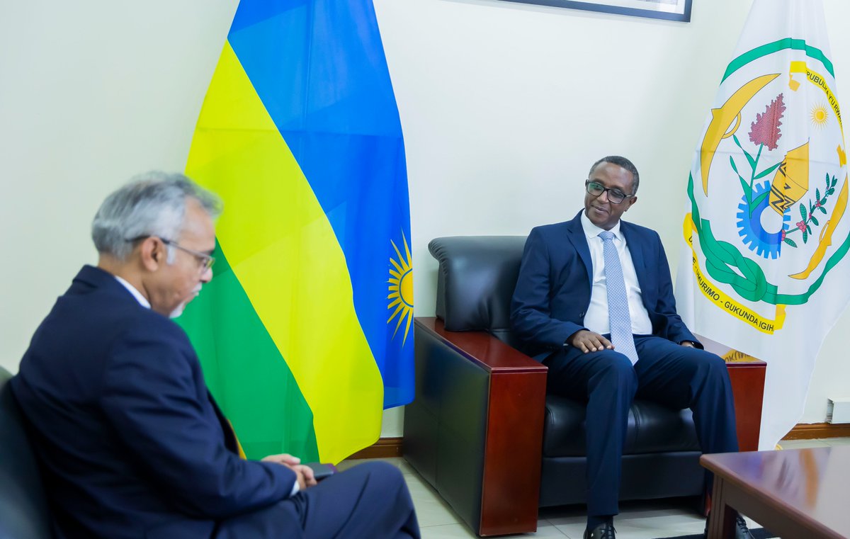 Minister @Vbiruta received H.E. Tareque Muhammed, Non-Resident High Commissioner of the People’s Republic of Bangladesh to Rwanda. They discussed ways to enhance bilateral relations and cooperation in various areas including trade and investment.