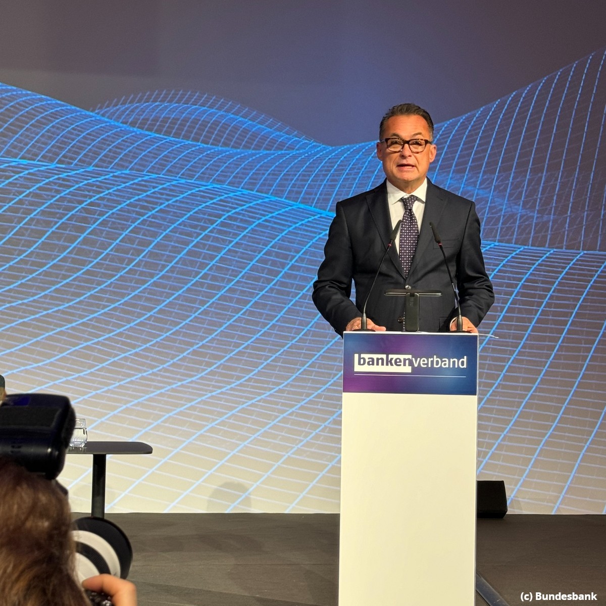 'Währungsunion, Kapitalmarktunion, Bankenunion – ein Dreiklang für Europas Wohlstand und Resilienz' – darüber sprach Bundesbankpräsident #JoachimNagel beim Deutschen #Bankentag in Berlin. 👉 Zur Rede bundesbank.de/content/930910 #Kapitalmarkt #Zinsen #Inflation @bankenverband