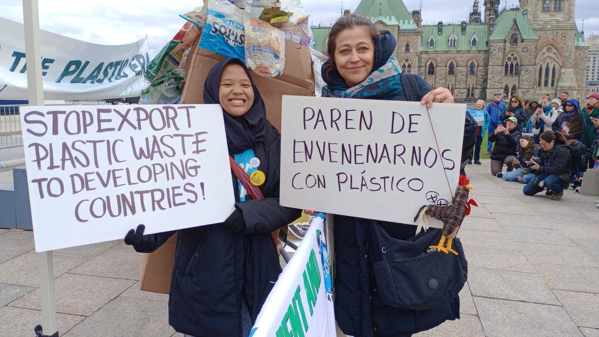 Global activists join foices in #Ottawa against #plastic. #Indonesia like #Mexico are destinations of plastic waste exports from developed countries. #plasticwastecolonialism #plasticstreaty @MalditoPlastico
