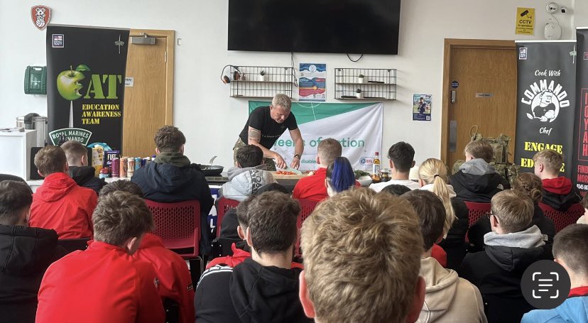 Rotherham United with 16-18 age group, presentations today, workshops tomorrow. Engage, Educate & Inspire through food & chat. All about choice & opportunities @RoyalNavy @RoyalMarines @RotherhamUnited 👍