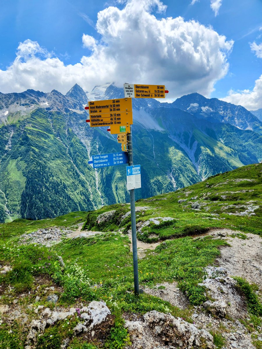 HikingSchweiz's tweet photo. One of the best things about hiking in Switzerland is the extensive trail network with amazing signage! Approximately 50,000 signs mark out more than 65,000 kilometres of hiking trails, covering the equivalent of one and a half trips around the earth. More than enough for a lifetime of hiking!