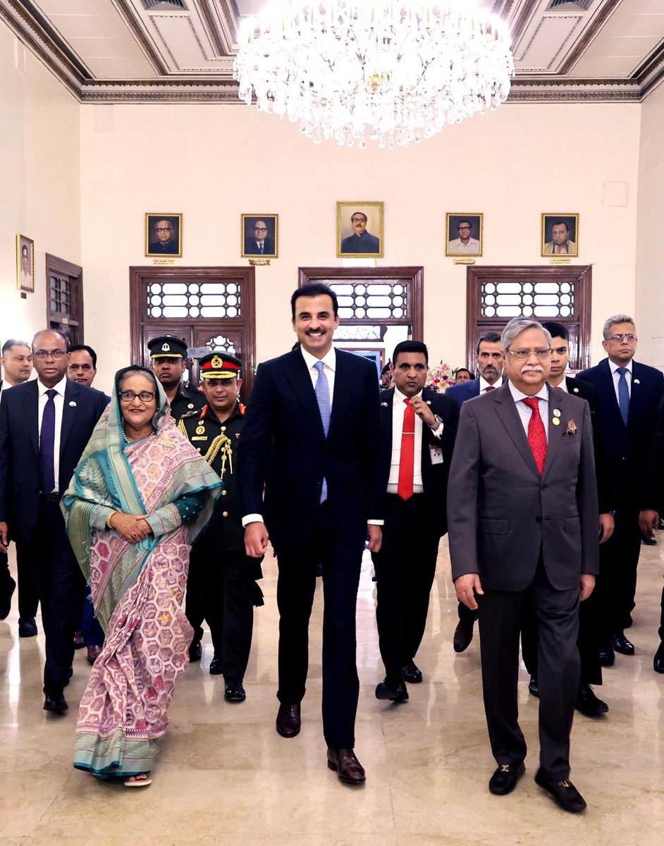 HPM #SHEIKHHASINA Welcomed The Emir Of Qatar Sheikh Tamim Bin Hamad Al Thani at PMO. 
10 MoUs were Signed between the Countries to boost Bilateral Ties and Trade. 🇧🇩🤝🇧🇭
#JoyBangla #Bangladesh #QatarAmir #JoyBangabandhu