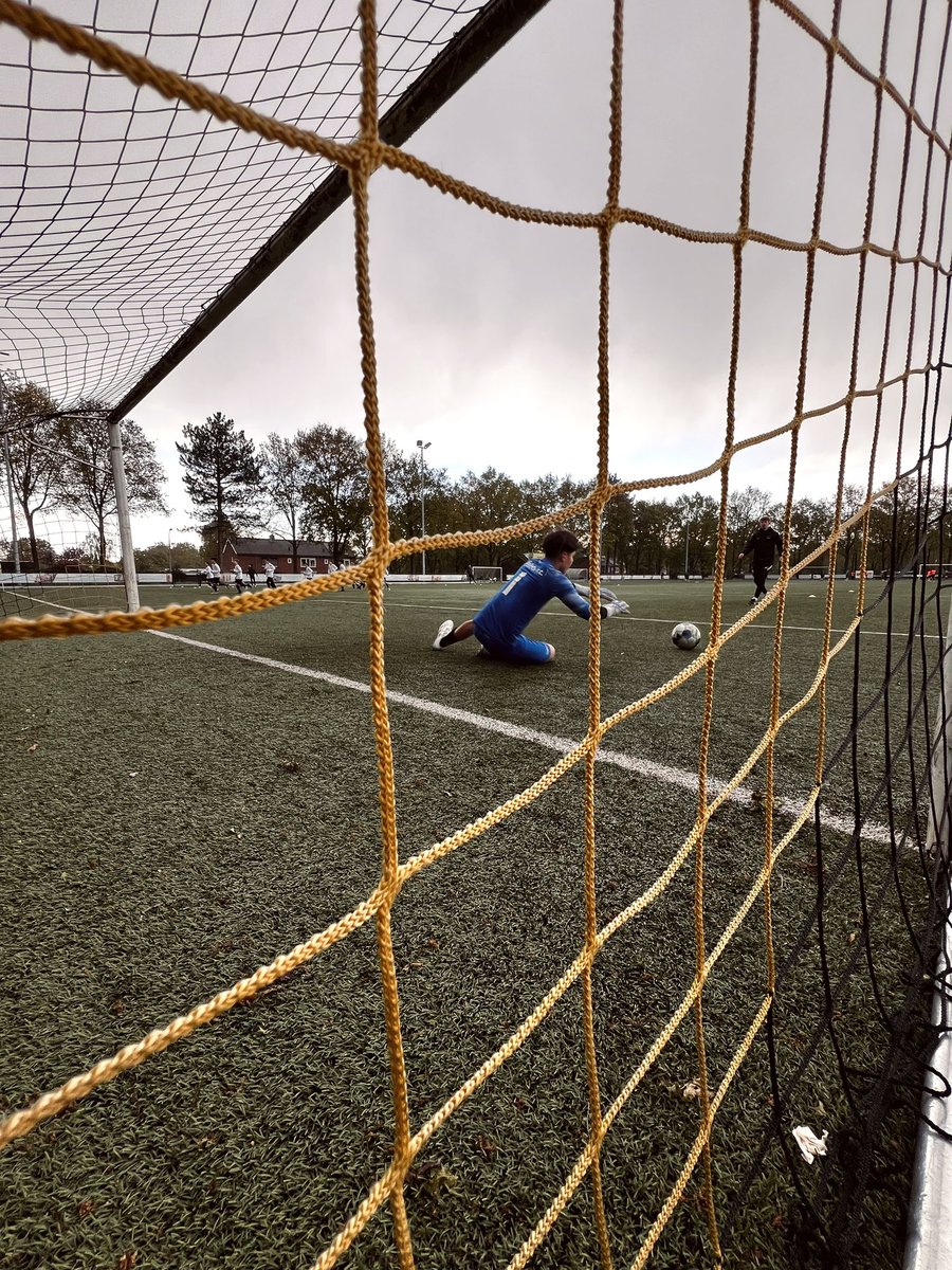 miIenko's tweet image. Onze O13 speelde een goede en leerzame wedstrijd tegen #VVVVenlo O13 🟡⚫️ Een sterke tegenstander die bovenaan staat in de op één na hoogste O13 competitie van Nederland. Na pas 3 trainingen zijn we trots op de @Pelota_Academy spelers die al goede weerstand gaven! (2-0)