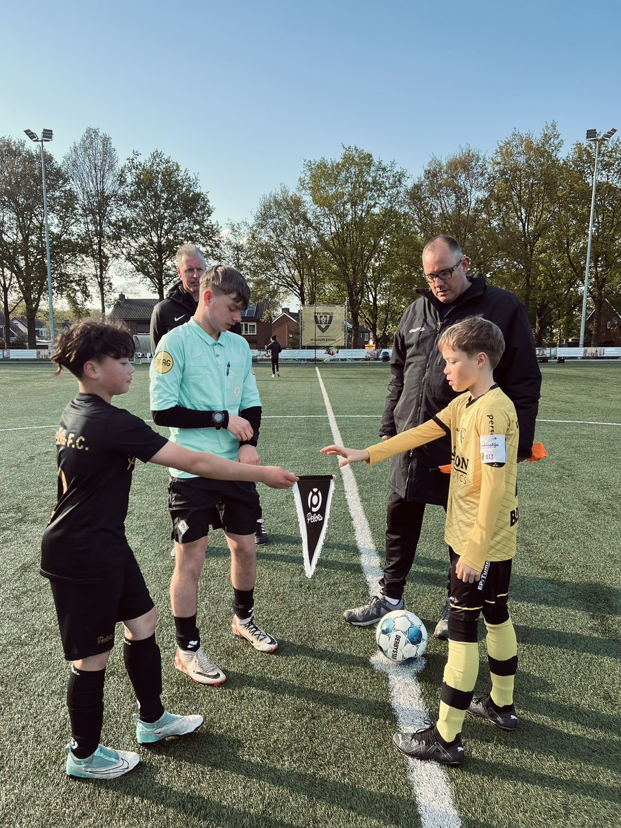 miIenko's tweet image. Onze O13 speelde een goede en leerzame wedstrijd tegen #VVVVenlo O13 🟡⚫️ Een sterke tegenstander die bovenaan staat in de op één na hoogste O13 competitie van Nederland. Na pas 3 trainingen zijn we trots op de @Pelota_Academy spelers die al goede weerstand gaven! (2-0)