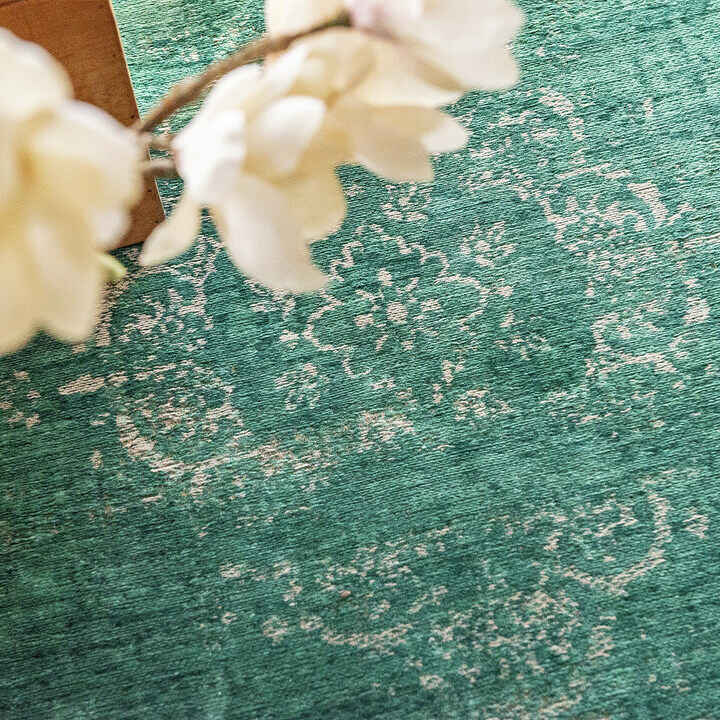 The core motif or centrepiece of this rug exudes timeless elegance. By interweaving distressed areas and selectively erasing pattern sections, this design seamlessly integrates a piece of history into your home decor.