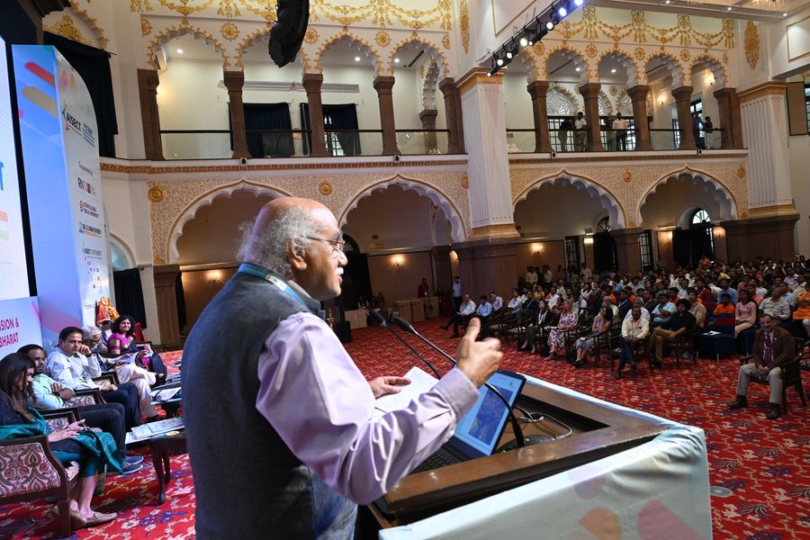 आईसेक्ट ने 80 के दशक में कम्प्यूटर साक्षरता को ग्रामीण तक पहुंचाया। इससे युवाओं को रोजगार मिला और भारत सरकार द्वारा ग्रामीण स्तर पर महत्वपूर्ण योजनाओं को पहुंचाने में सफलता मिली। #AISECT #SkillDevelopment #FinancialInclusion