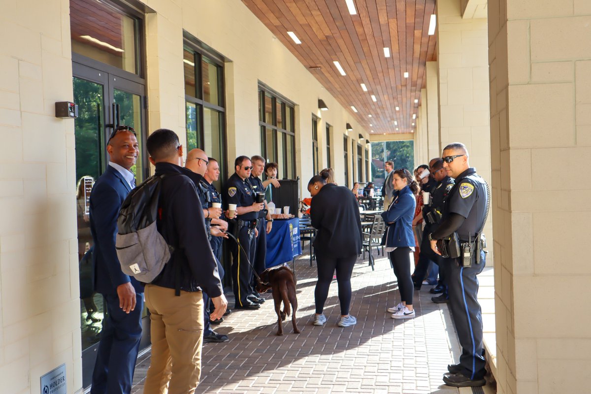 We're one week away from Coffee With a Cop! Connect with the #AuburnPolice Department at Ross House Coffee on Magnolia from 8-10 a.m. ☕

Free coffee & pastries while supplies last!
#AuburnAL #CityofAuburnAL #LoveliestVillage #CoffeeWithACop #AuburnPublicSafety