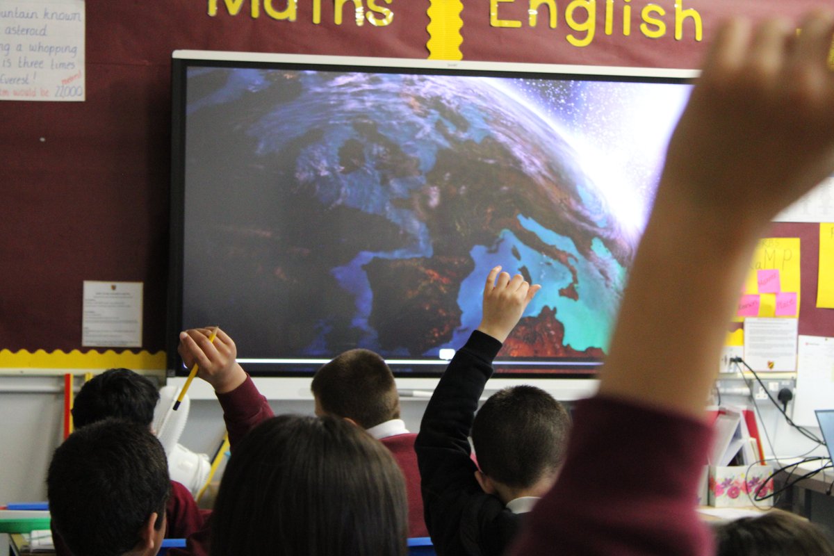 It has been a super scientific day at school today! Lots of investigations, experiments and excitement in our classrooms. Look at our future scientists.👨‍🔬👩‍🔬