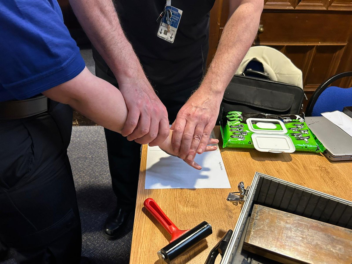 This week our WV Cadet Units had a fantastic input from our Forensic Team. Cadets learnt about the major developments in Forensics, and different pathways into the role. They then had some fun taking part in some fingerprint and footprint activities! 📷🖐️