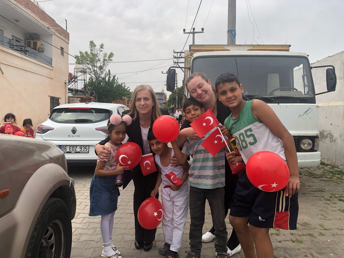 İl Kadın Kolları Başkanımız <a href="/EmelDalkirann/">Emel Dalkıran</a> ve ilçe teşkilatımızla
Aslanlar ve Çaybaşı köyünde yaşayan çocuklarımızla birlikte 23 Nisan Ulusal Egemenlik ve Çocuk Bayramını kutladık.

Geleceğimizin teminatı olan çocuklarımıza sağlık, mutluluk ve başarı dolu bir gelecek diliyoruz 🇹🇷