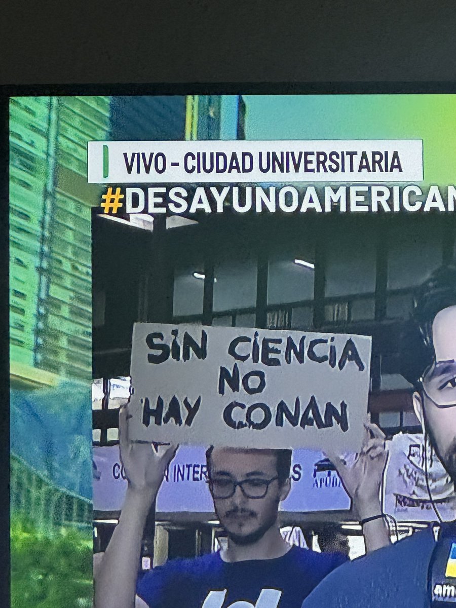 sheskindahoe's tweet photo. hola rey queria informarte que efectivamente devoraste, no solo no ayunaste sino que te empachaste y te comiste todo, tu tarea era romperla y lo destruiste, no solo serviste sino repetiste el plato https://t.co/UeRMNTWvow