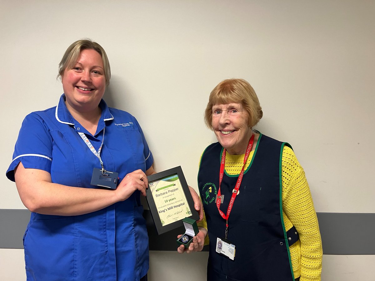 Clinic 3 Pre-op Deputy Department Lead Clare did the honours today of presenting volunteer Barbara with her 10 year service award and thanking her for her invaluable contribution 🎖️👏 @SFHFT @kcrutchleypreop @AnneKabia @jothornley22 @JoyWils72609355 @EmmaMusgro57244