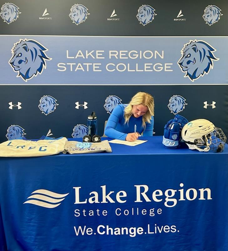 LRSCWHky's tweet image. "LRSC women's hockey welcoming Arianna (Anna) Haraseth, from Langdon ND, to the roster for the 24-25 season. She is a great example of wonderful character, speed, aggressiveness, and hockey IQ to match."