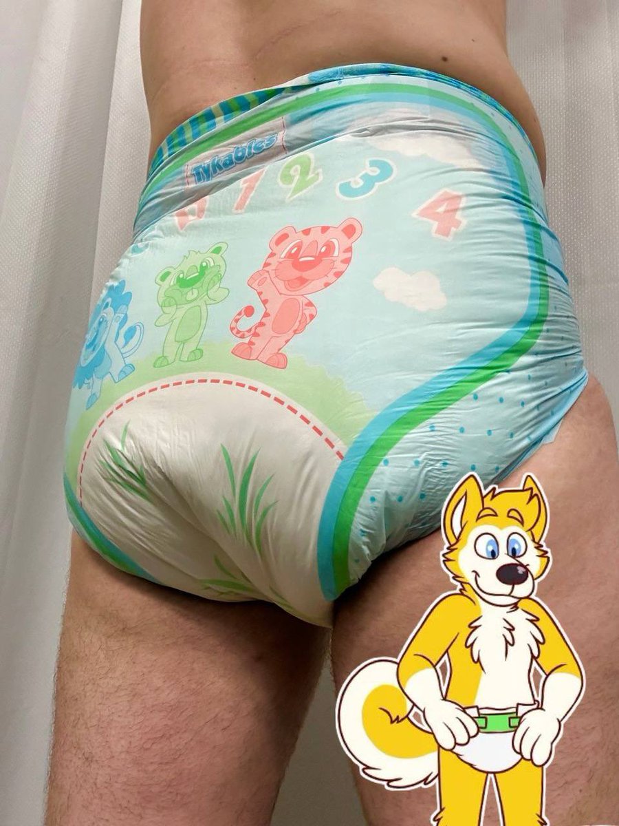 Starting off #TykablesTuesday with my favorite @tykables Bear taped to my butt😋
