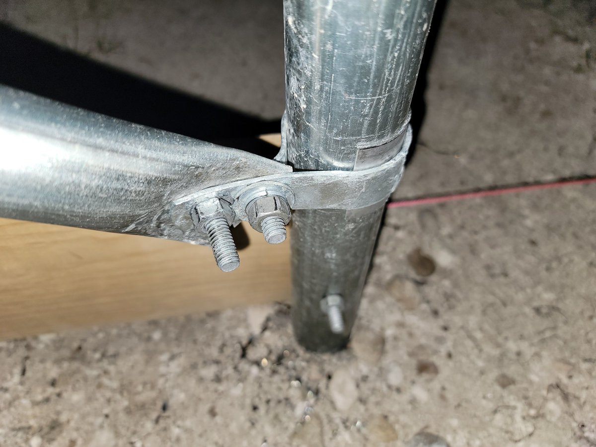 GreenDuckFarms's tweet photo. Had some fun getting the angled support poles solid. My 1 5/8 connectors are different than the 1 3/8.
Added a little metal around the base pole, and an extra bolt.
Very solid now.
#greenhouse #hoophouse #homestead https://t.co/4orrTHn1Po