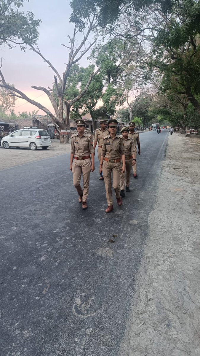 जनपद में थाना हरियावां पुलिस द्वारा शांति/सुरक्षा व्यवस्था बनाये रखने हेतु भीडभाड़ वाले स्थानों एवं महत्वपूर्ण प्रतिष्ठानों के आस-पास गश्त/वाहन चेकिंग की गई। इस दौरान पर्याप्त पुलिस बल मौजूद रहा।