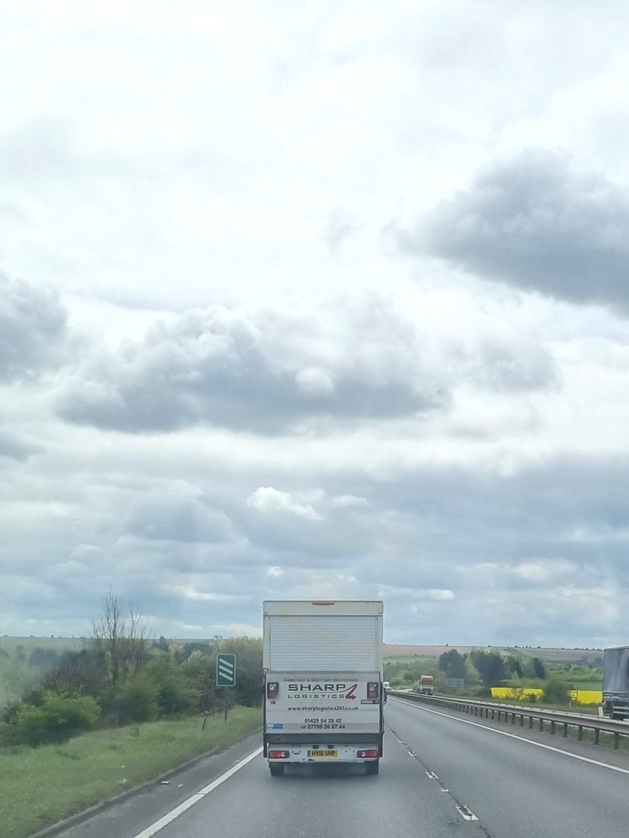 LogisticsSharp's tweet image. The Luton on its way back down the A34  - Leicester to Salisbury! 🚛

#deliverydriver #courier #NextdayDelivery #Nationwide #logistics #dorsetbusiness #hampshirebusiness #bournemouth #poole #christchurch #april2024 #leciester #A34 #salisbury