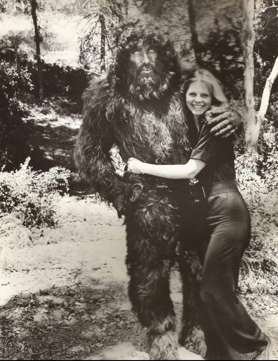 Not a real Bigfoot, but close 😆👣

#bigfoot 
#bionicwoman
#6milliondollarman
#andrethegiant
#LindsayWagner