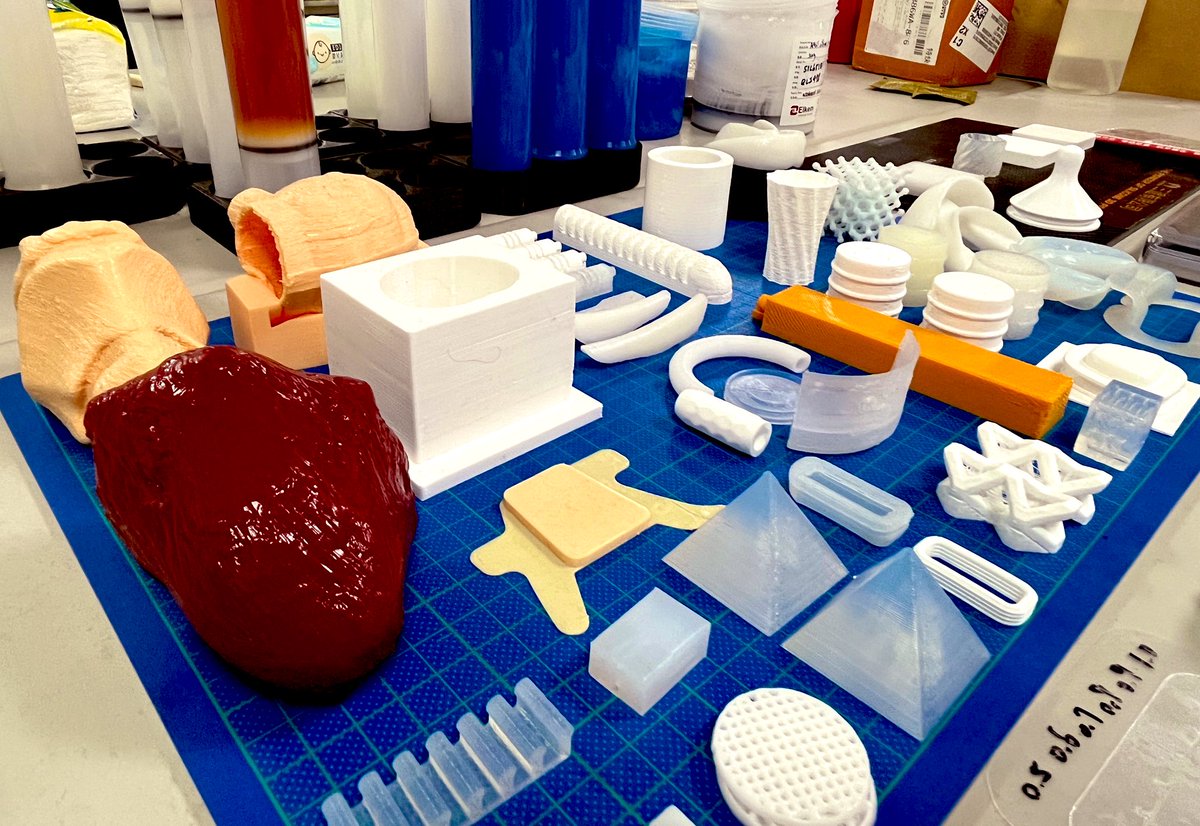 SanDraw3D's tweet photo. I find watching them placed in an orderly arrangement therapeutic.☺️👀✨
#3dprinting #silicone #sandraw #cute #3dmold https://t.co/AE2BrBoXBz