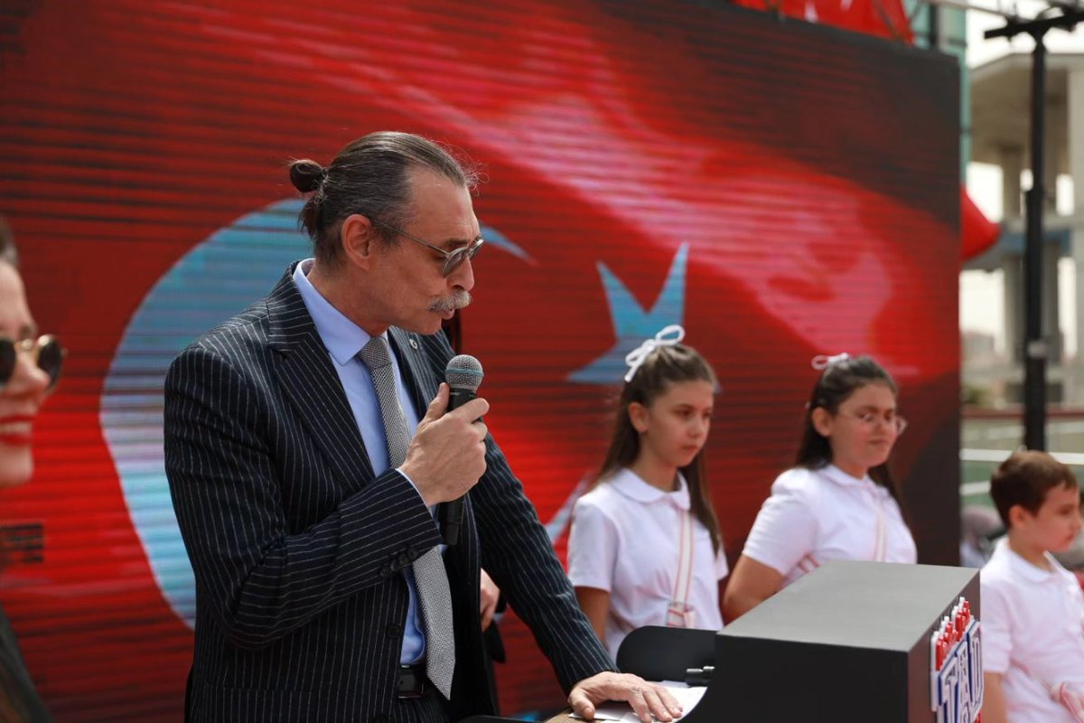 Belediye Başkanımız Sayın Erdal Beşikçioğlu TAD Koleji'nin hazırladığı 23 Nisan kutlama programına katılarak çocuklarla bir araya geldi.