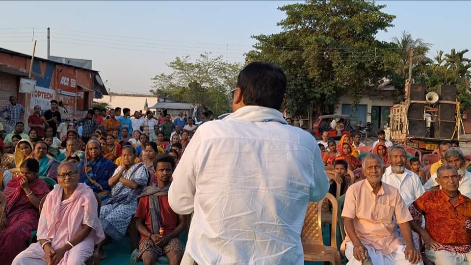 ikrishnakalyani's tweet photo. Today, a public meeting was held in the presence of local leadership and citizen in Mehendigram under 13 No. Kamlabari GP of Raiganj Legislative Assembly under No. 5 Raiganj Lok Sabha Constituency.
 #MamataBanerjee
 #AbhishekBanerjee
 #AITCSSMICC
 #KrishnaKalyani https://t.co/A9BFwWJAxW