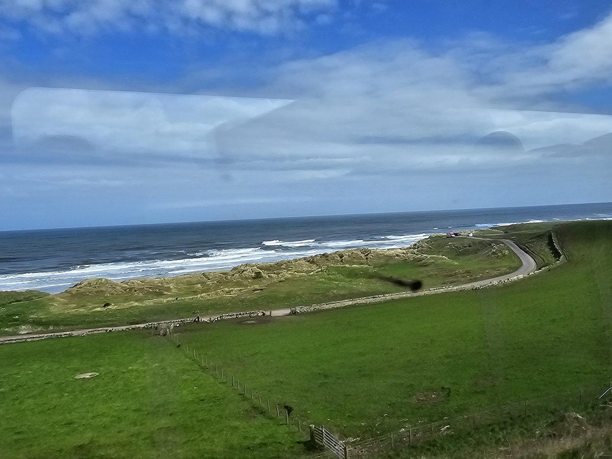 On da train now in sunny Scotland but saw holy island/lindisfarne 😍 🐺💞🏴󠁧󠁢󠁳󠁣󠁴󠁿