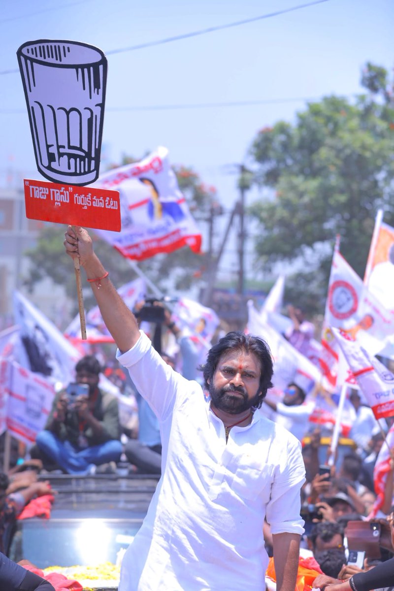MADMADAHINDU's tweet photo. నేను నిరుపేద (Poor) క్లాస్
నా గుర్తు గాజు గ్లాస్ 🥛✊🏻
#Vote4Glass
#PawanKalyanWinningPithapuram https://t.co/ZRffX2MeTx