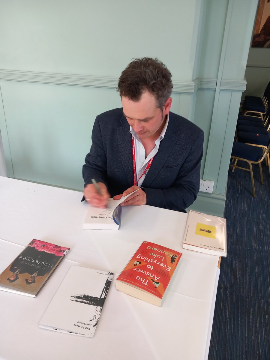Academic Scholars enjoyed the session with poet, author and academic @LukeKennard and learned about the art of creative writing, possible pitfalls &amp; the power of using the right words. @MalvernStJames #creativewriting #poetry
