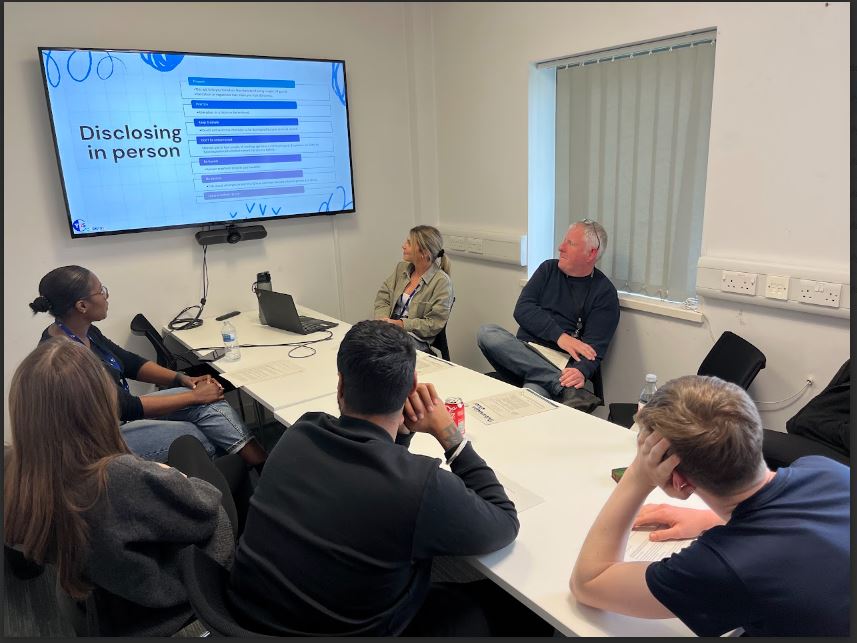 Great chat with YJS today, support our cohort members and staff around explaining a criminal record to future employers.
Really helpful session! You're never in too deep and change is always an option

#CIRV #Coventry #Gangs #Countylines #Weapons #Violence #Change