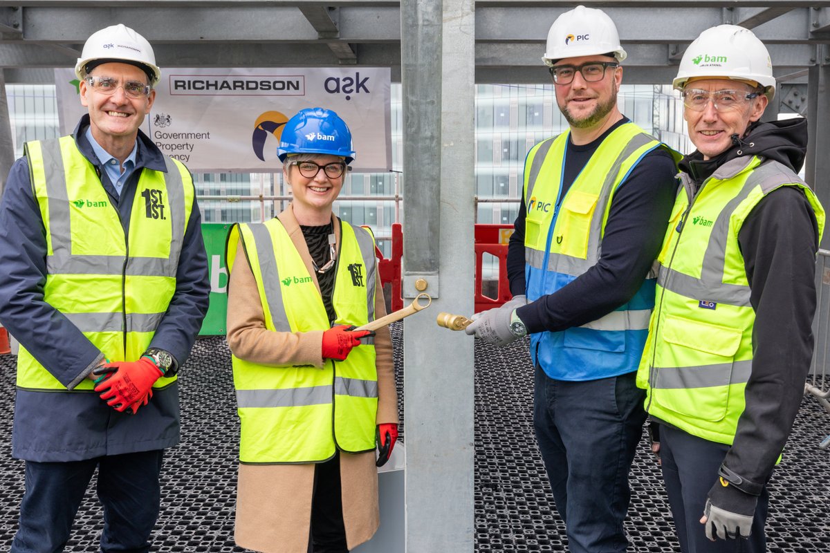 Last week our Manchester First Street #GovHub hosted a traditional ‘Topping Out’ ceremony. Once open the hub will offer different workspaces to enable collaboration, creativity, community and more. Read the full press release: bit.ly/GPA-MCR-Toppin… #TransformingCivilService